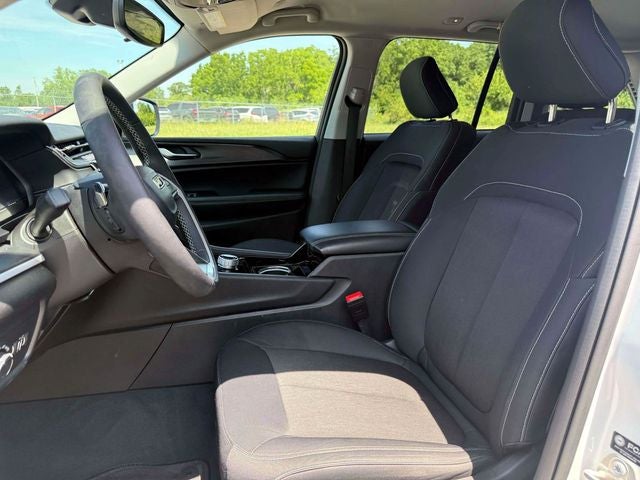 2023 Jeep Grand Cherokee Laredo 4x4
