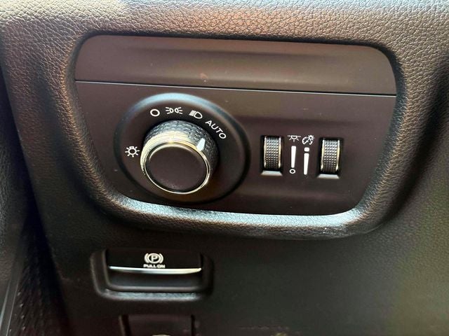 2023 Jeep Grand Cherokee Laredo 4x4