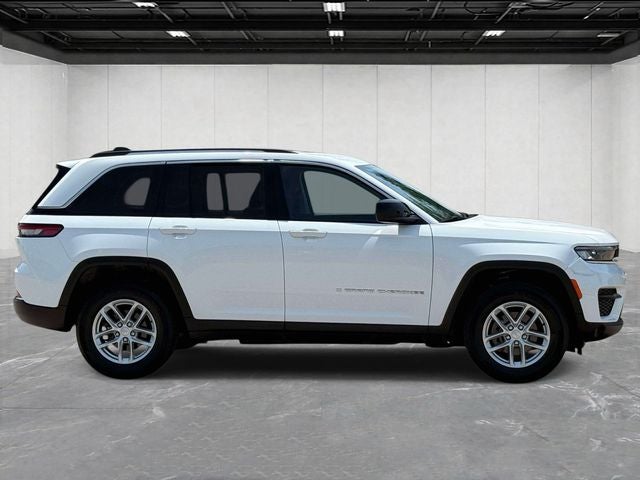 2023 Jeep Grand Cherokee Laredo 4x4