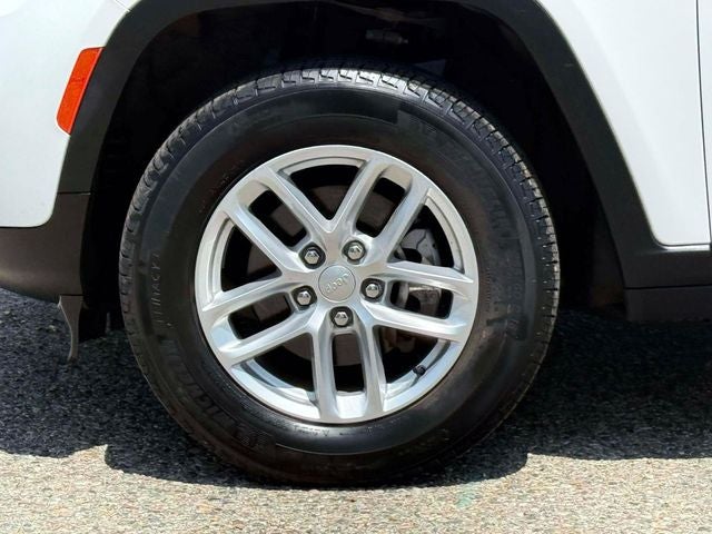 2023 Jeep Grand Cherokee Laredo 4x4