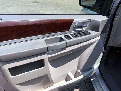 2010 Chrysler Town & Country Touring