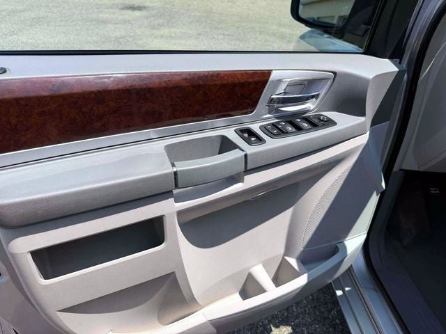 2010 Chrysler Town & Country Touring