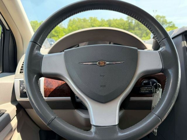 2010 Chrysler Town & Country Touring