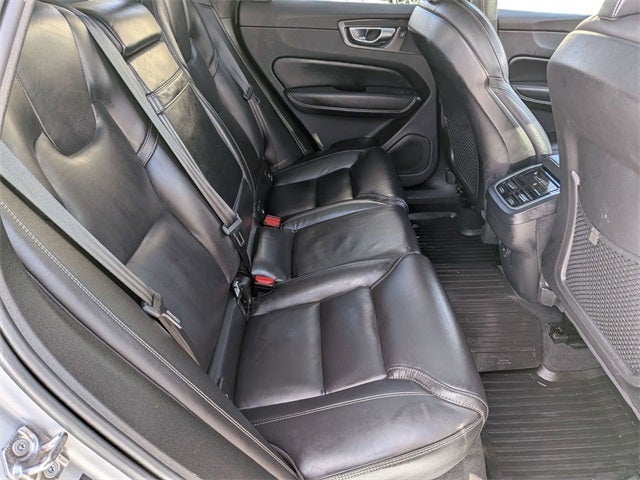 2022 Volvo XC60 B5 Inscription