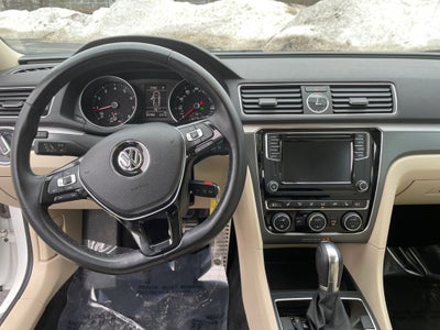 2017 Volkswagen Passat 1.8T R-Line