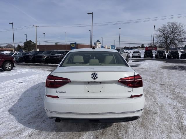 2017 Volkswagen Passat 1.8T R-Line