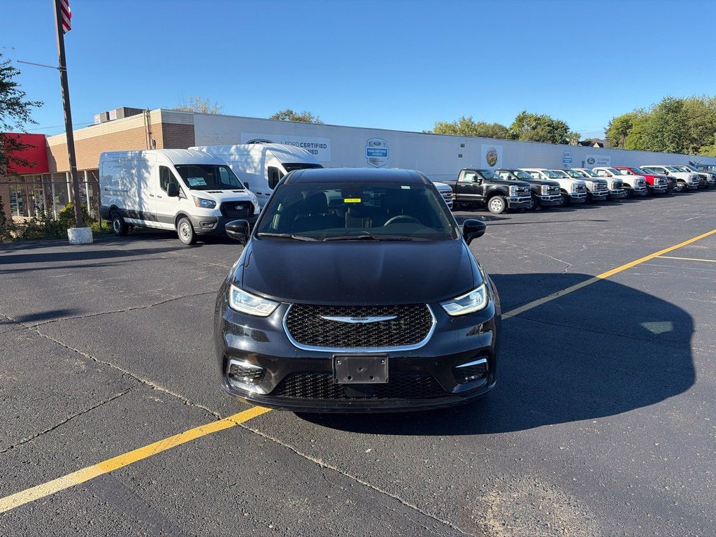 2025 Chrysler Pacifica Select