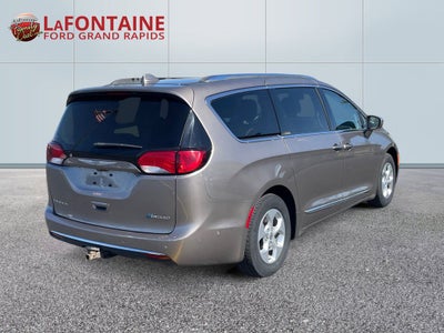 2017 Chrysler Pacifica Hybrid Platinum