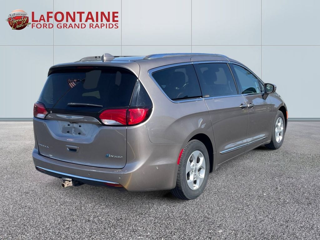 2017 Chrysler Pacifica Hybrid Platinum