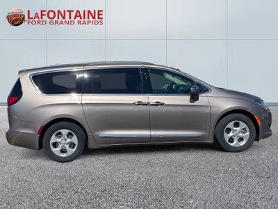 2017 Chrysler Pacifica Hybrid Platinum