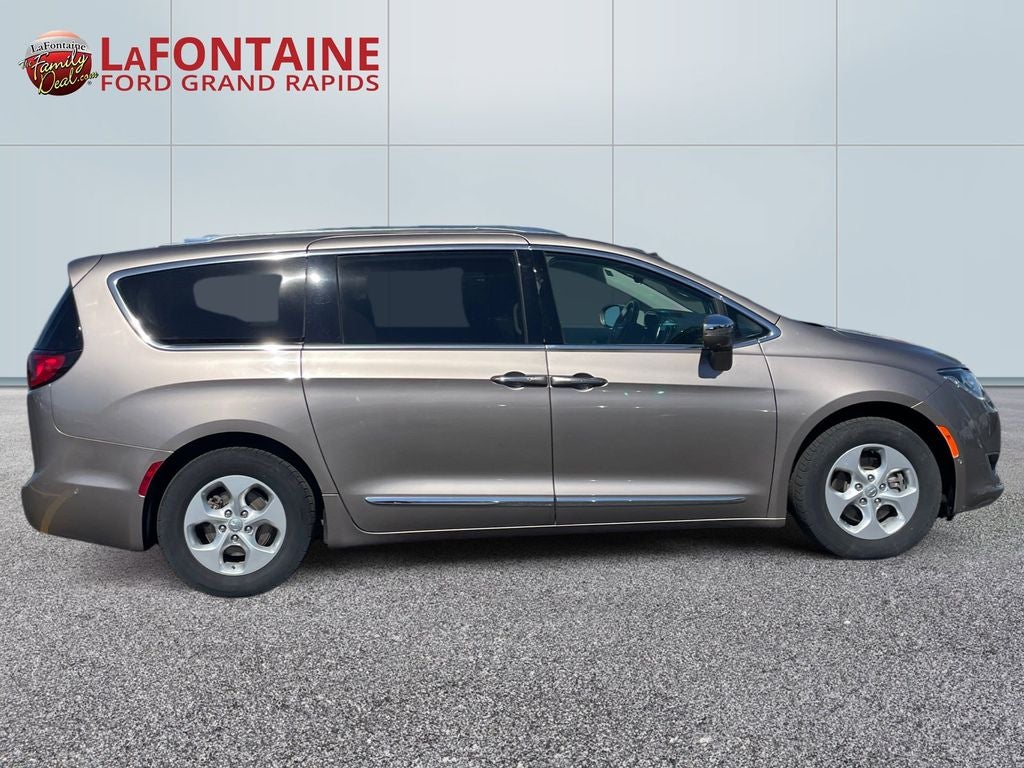 2017 Chrysler Pacifica Hybrid Platinum