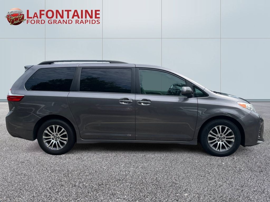 2018 Toyota Sienna XLE 8 Passenger