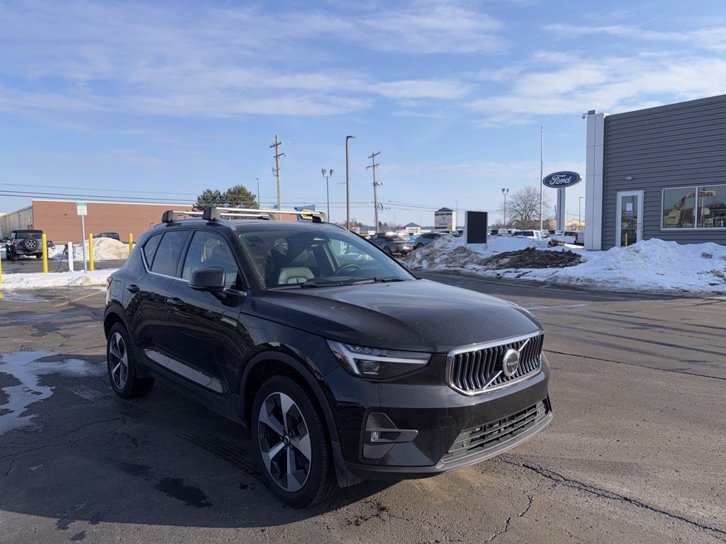 2024 Volvo XC40 B5 Plus Bright Theme