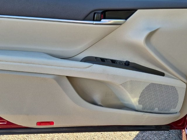 2022 Toyota Camry Hybrid LE