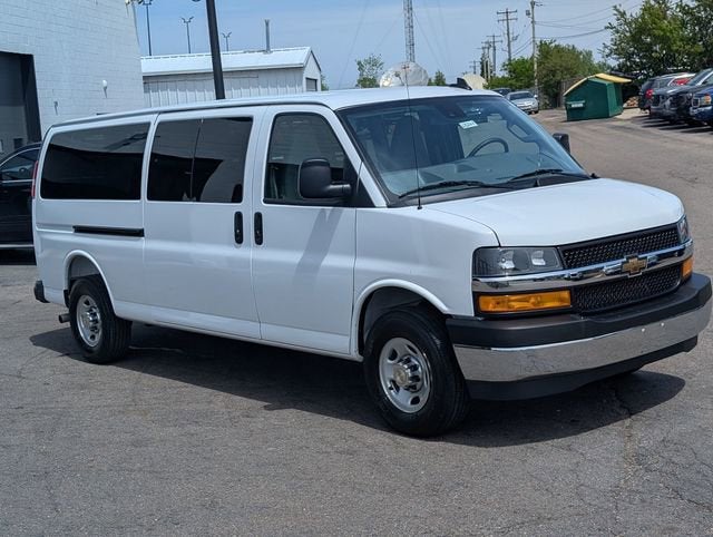2025 Chevrolet Express Passenger 1LT