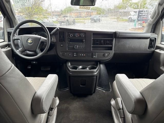 2025 Chevrolet Express Passenger 1LT