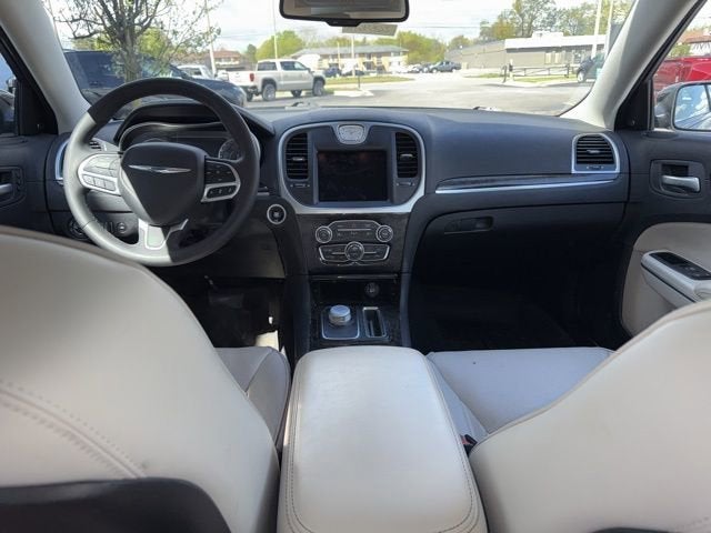 2022 Chrysler 300 Touring L