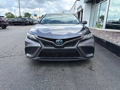 2022 Toyota Camry SE Hybrid