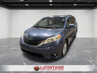 2013 Toyota Sienna XLE V6 8 Passenger