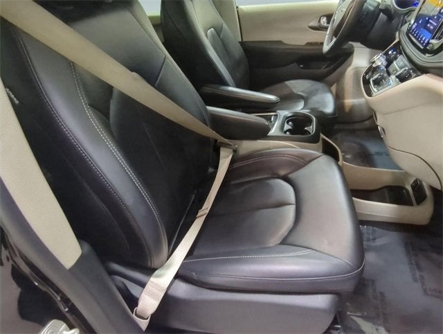 2024 Chrysler Pacifica Hybrid Select