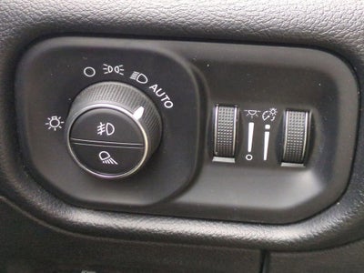 2020 RAM 1500 Laramie Crew Cab 4x4 5'7" Box