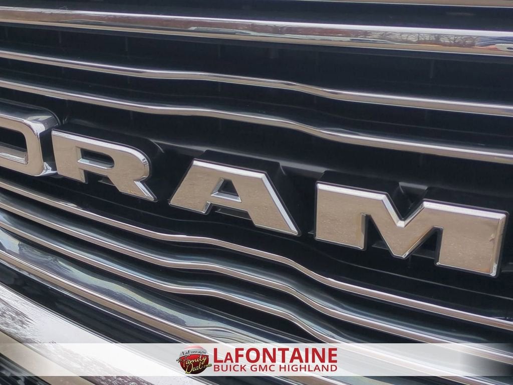 2020 RAM 1500 Laramie Crew Cab 4x4 5'7" Box