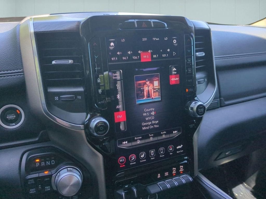 2020 RAM 1500 Laramie Crew Cab 4x4 5'7" Box