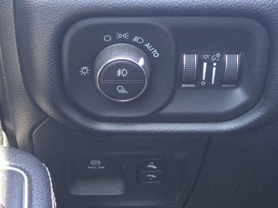 2020 RAM 1500 Laramie Crew Cab 4x4 5'7" Box