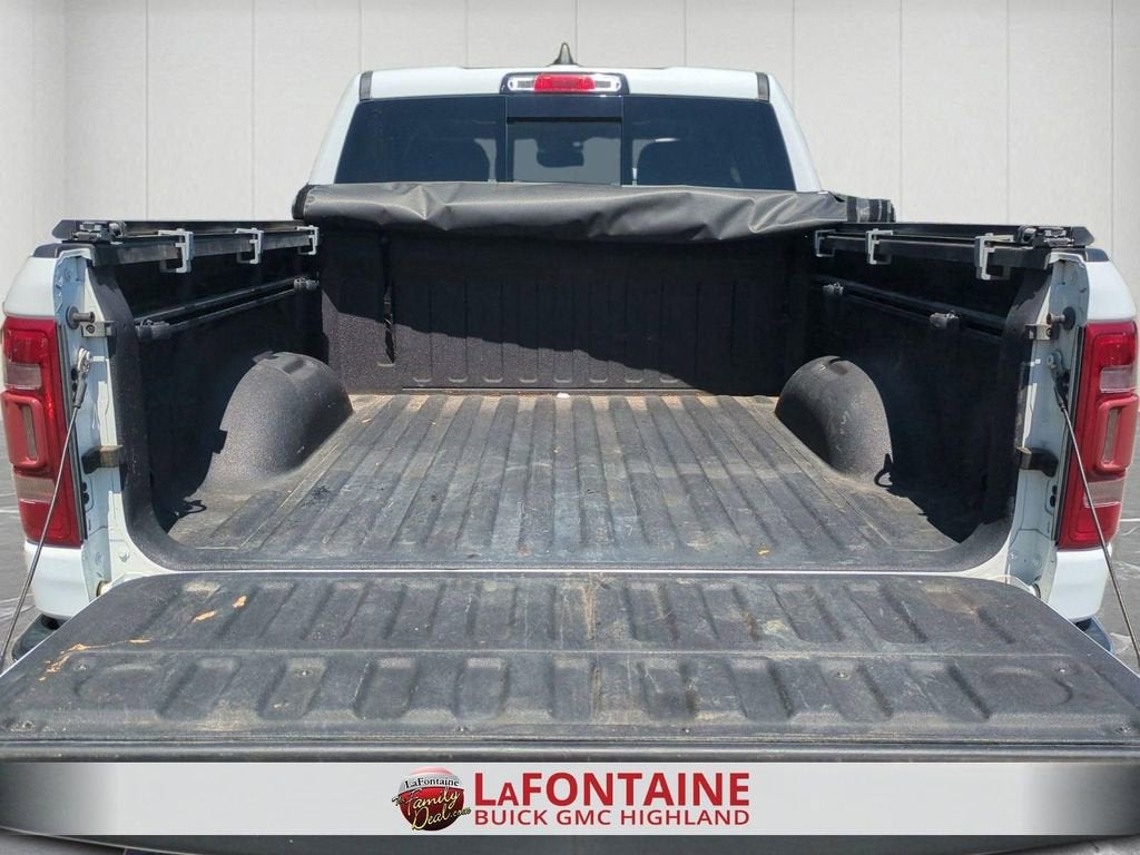 2020 RAM 1500 Laramie Crew Cab 4x4 5'7" Box