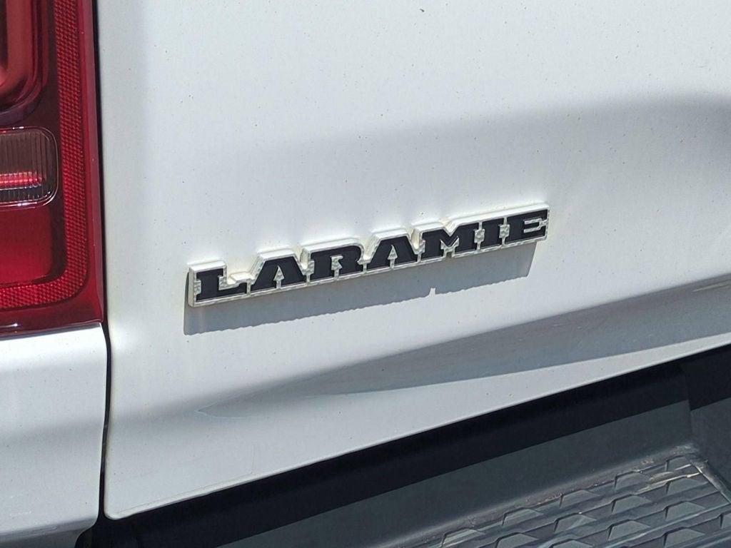 2020 RAM 1500 Laramie Crew Cab 4x4 5'7" Box