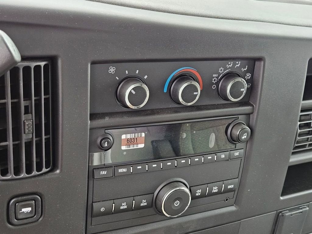 2024 GMC Savana Cutaway 3500 1WT