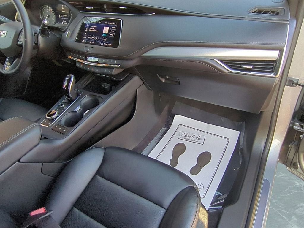 2023 Cadillac XT4 Premium Luxury