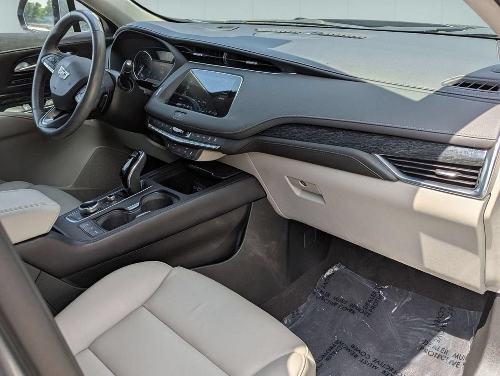 2023 Cadillac XT4 Premium Luxury