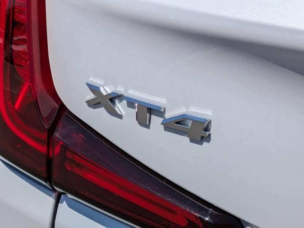 2024 Cadillac XT4 Premium Luxury