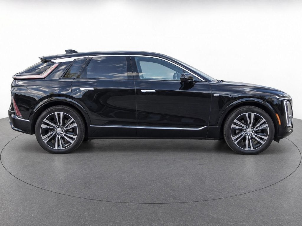 2024 Cadillac LYRIQ Luxury 1
