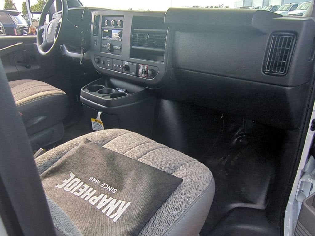 2025 GMC Savana Cutaway 3500 1WT