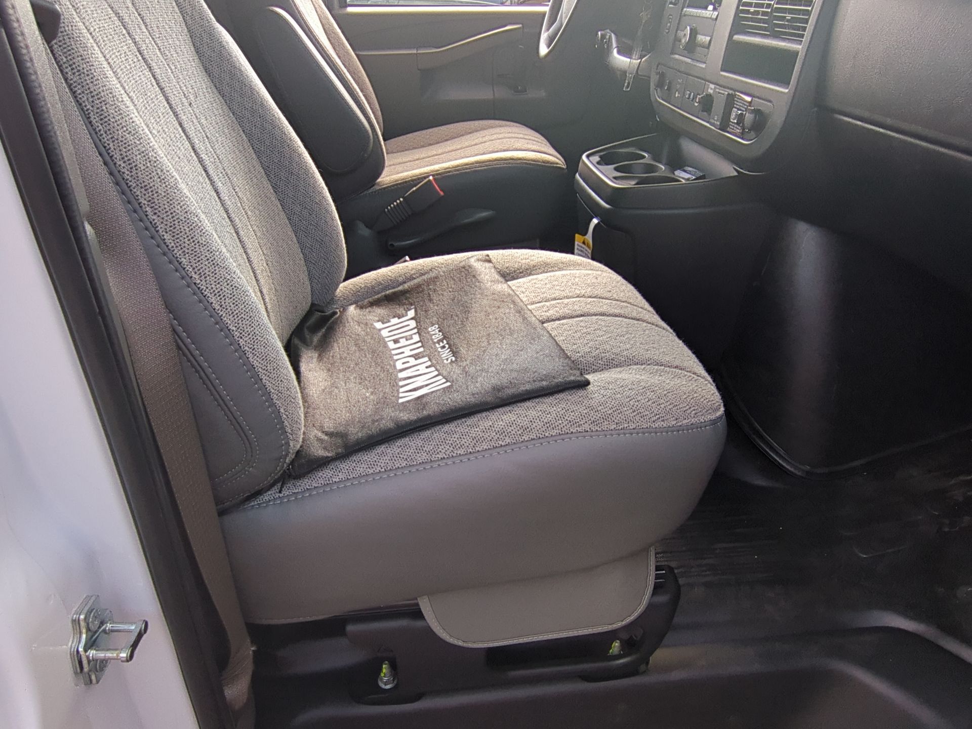 2025 GMC Savana Cutaway 3500 1WT