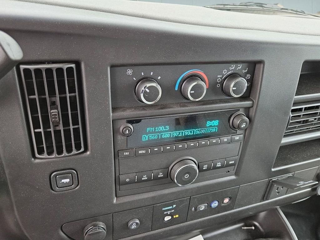 2024 GMC Savana Cutaway 3500 1WT