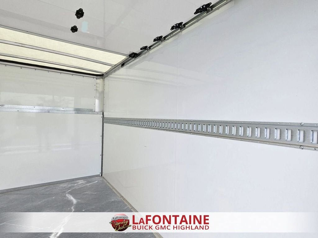 2024 GMC Savana Cutaway 3500 1WT