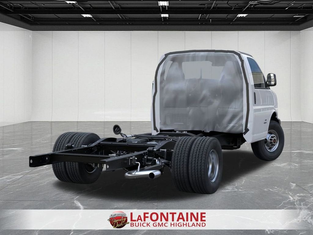 2025 GMC Savana Cutaway 3500 1WT