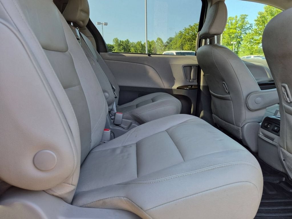 2020 Toyota Sienna XLE Auto Access Seat