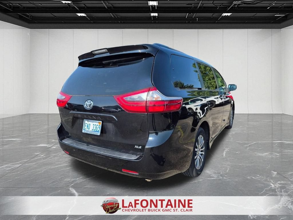 2020 Toyota Sienna XLE Auto Access Seat