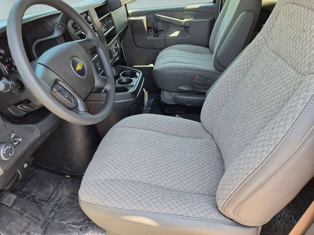2026 Chevrolet Express Passenger 1LT