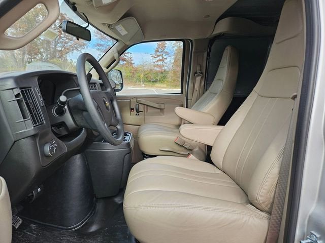 2025 Chevrolet Express Cargo 3500 WT