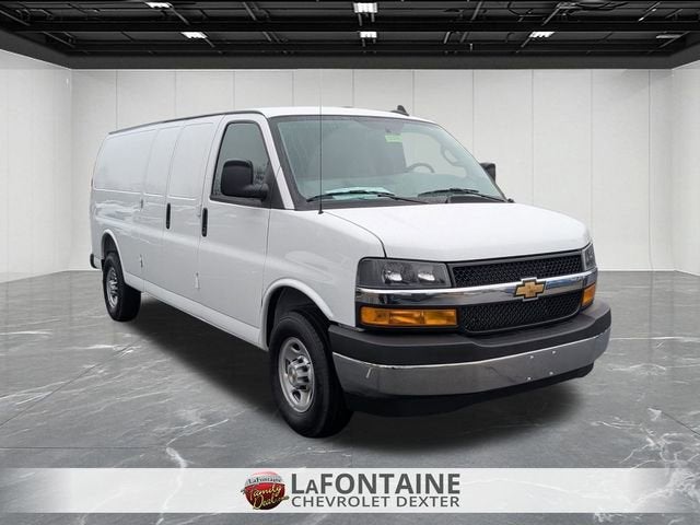 2025 Chevrolet Express Cargo 3500 WT