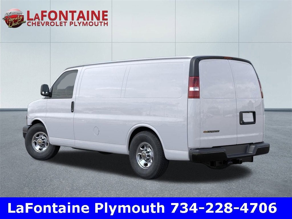 2025 Chevrolet Express Cargo 3500 WT