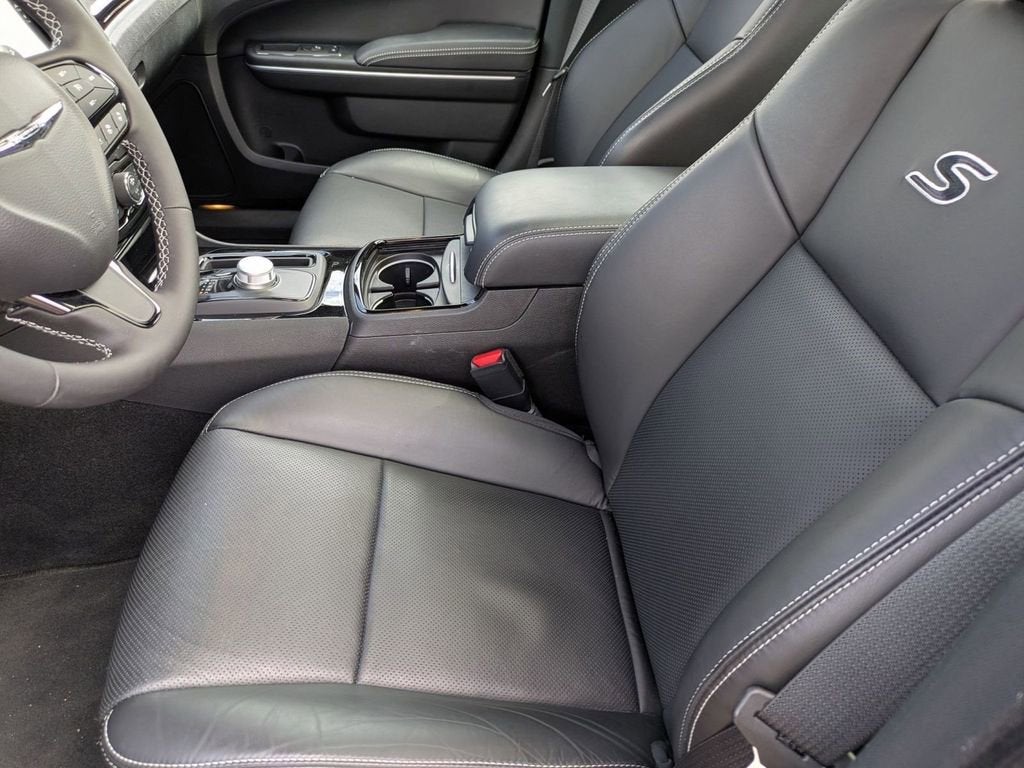2022 Chrysler 300 S