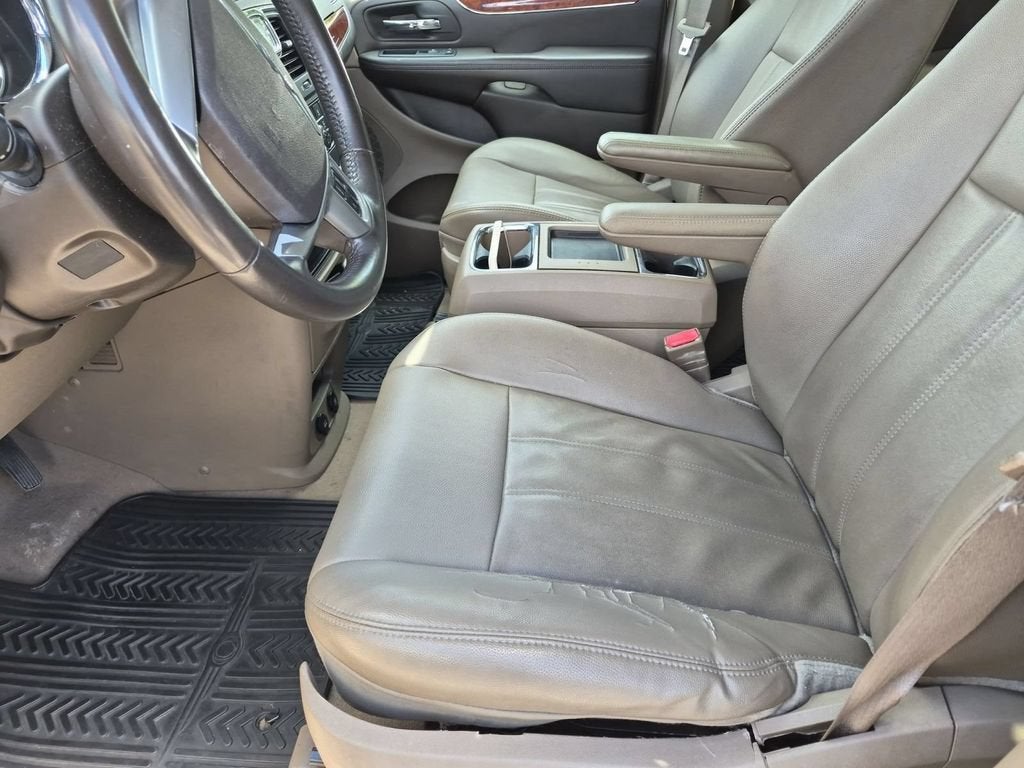 2013 Chrysler Town & Country Touring