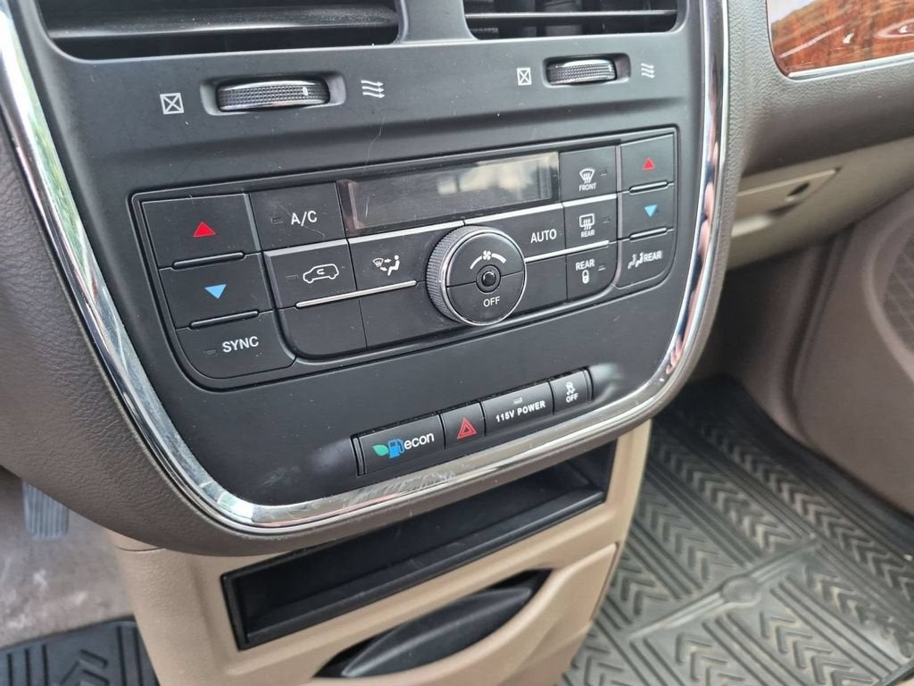 2013 Chrysler Town & Country Touring