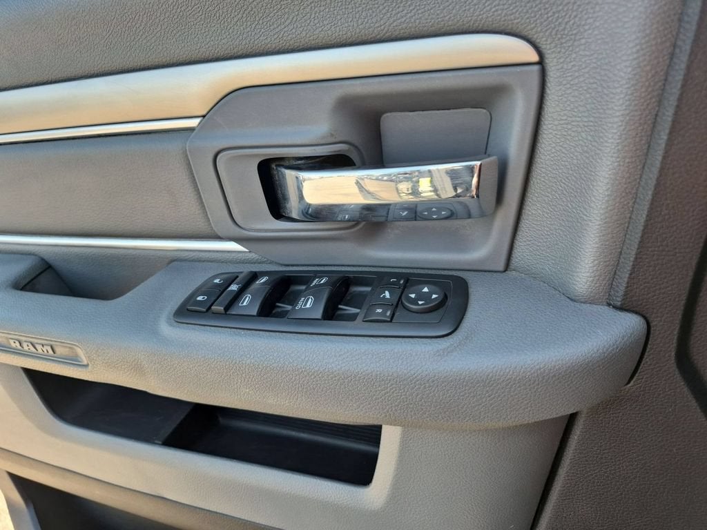 2018 RAM 1500 Big Horn Crew Cab 4x4 5'7" Box